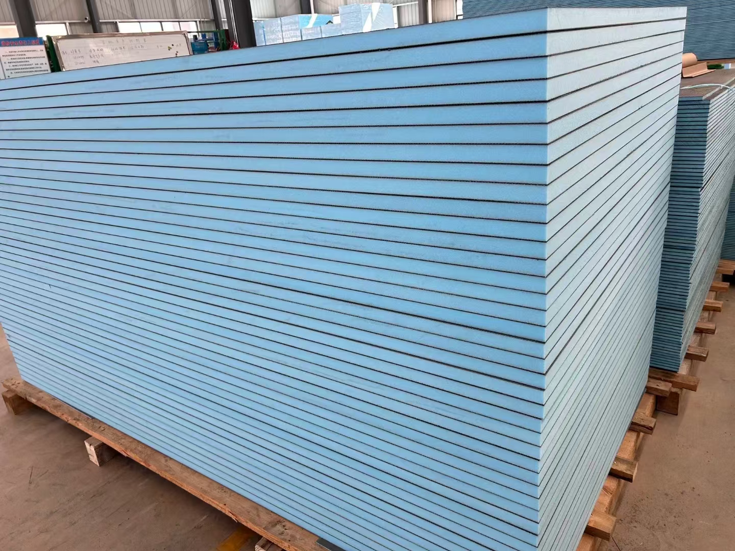 淺談防水背襯板的優(yōu)缺點